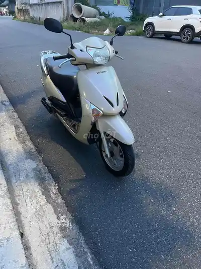 Honda Lead Fi 110 кремово-желтый