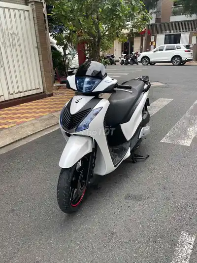 Хонда SH 150 Спортивная 2015 Белая Черная