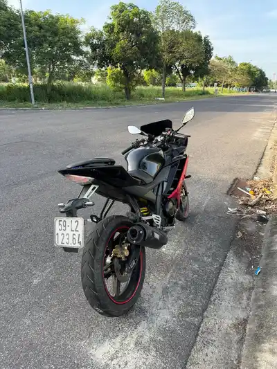 Yamaha R15 V2