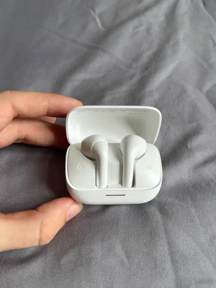 Сумка, Bluetooth-колонка, наушники, боксерские перчатки, кофе
