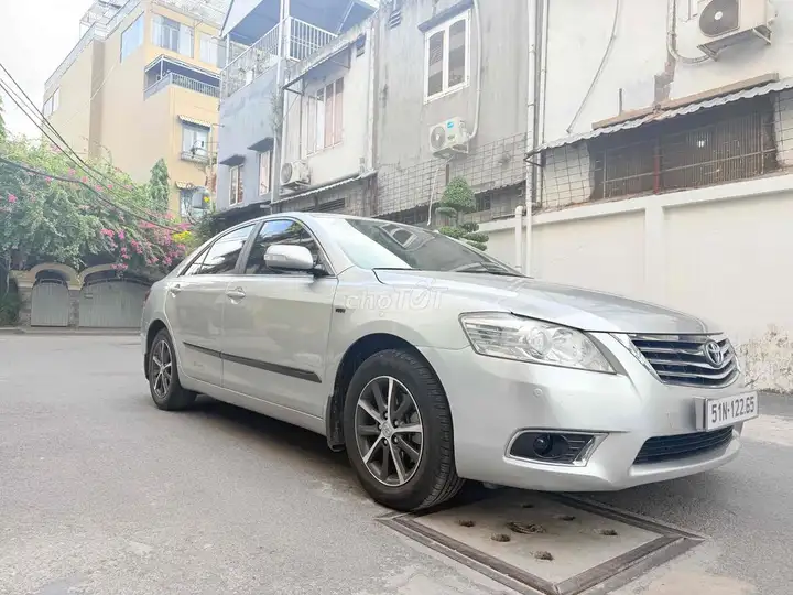 Toyota Camry 2.4G 2010 седан серебристый
