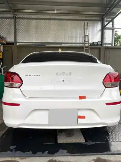 Kia Soluto 1.4 MT 2022, новый логотип