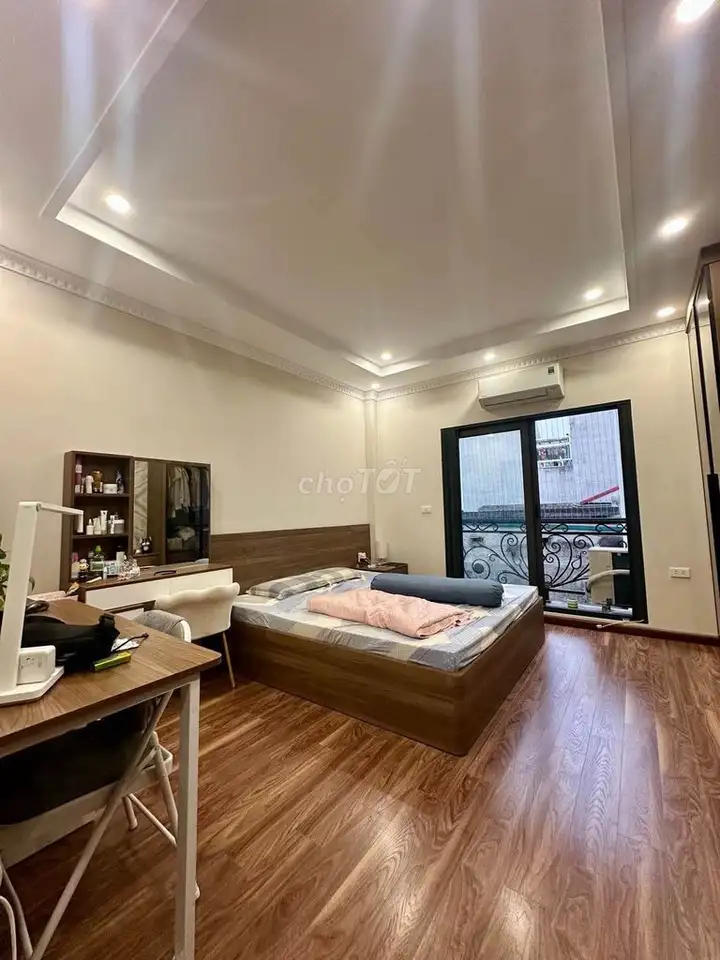 Bán nhà 6 tầng thang máy ô tô vào nhà Long Biên
