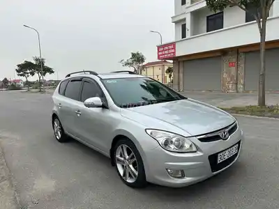 Hyundai i30 CW 2009 серебристый