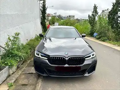 BMW 520i G30 M Sport LCI 2020 черный