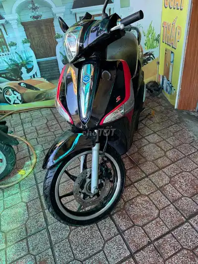Piaggio Liberty S 2019 черно-красный