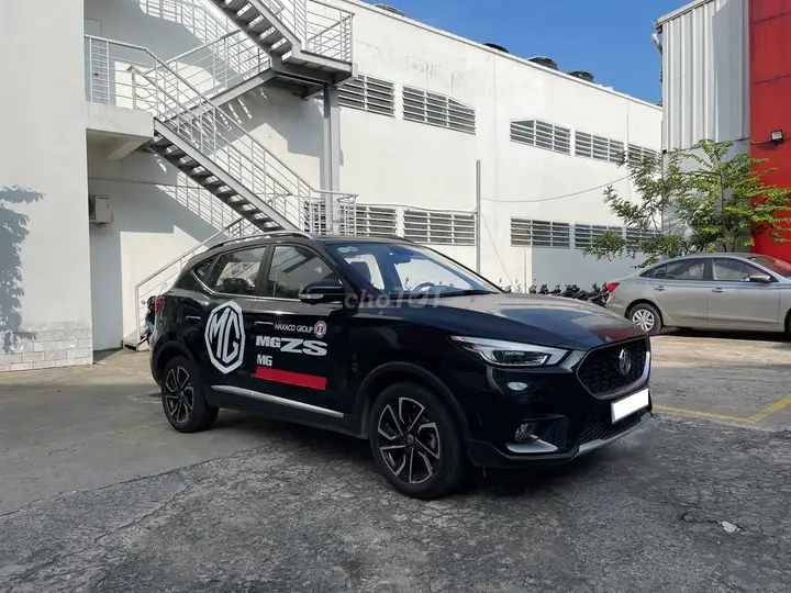 MG ZS Luxury 2025 черный 25 000 км