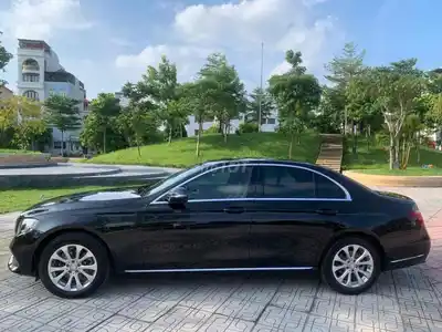 Mercedes Benz E200 2016 Черный 85000 миль в супер состоянии