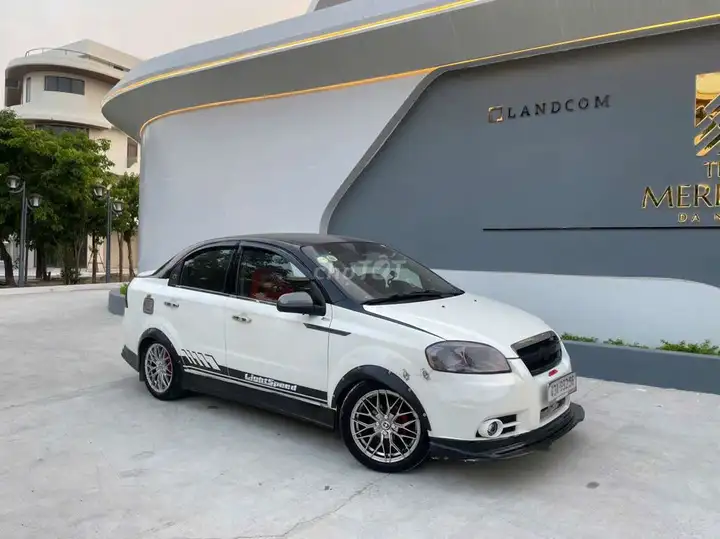 Chevrolet Aveo белый 5 мест