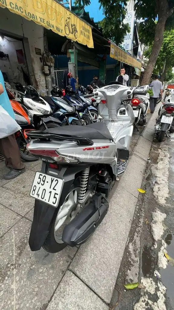 Honda Air Blade 2017 серебристый б/у