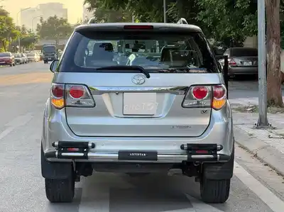 Toyota Fortuner V 2013 года, бензин, серебристый, 170 тыс. км
