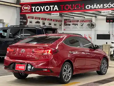 Hyundai Elantra 2020 2.0 Special 41.280 км Красный