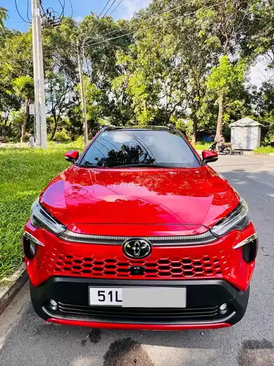 Toyota Corolla Cross 1.8V 2024 Красный 18000 км