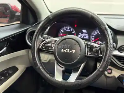 Седан Kia K3 1.6 Luxury 2022, красный, 65000 км