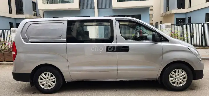 Hyundai Starex 2016 серебристый