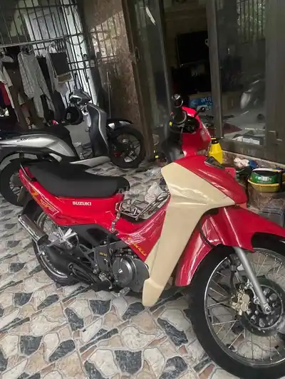 Мопед Suzuki Xipo, цвет красно-бежевый
