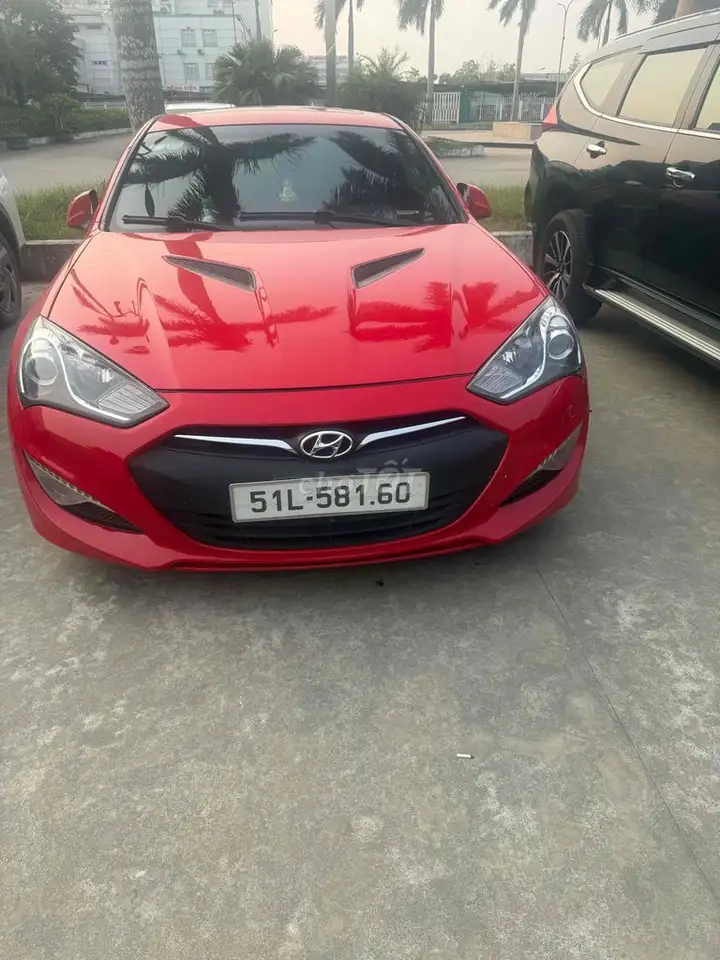 Hyundai Genesis Coupe красный, 4 места, автомат