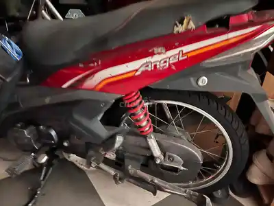 Красный скутер SYM Angel 110