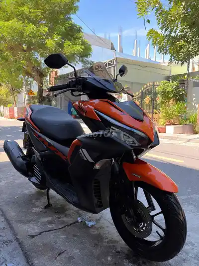 Yamaha NVX 2021 оранжево-чёрный