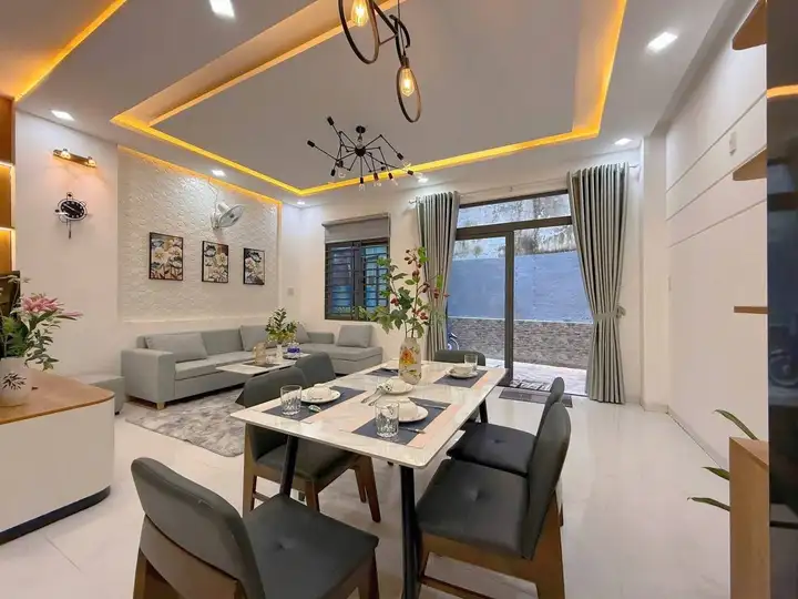 Аренда дома 3 этажа, 3 спальни, 3 WC, 60 м²