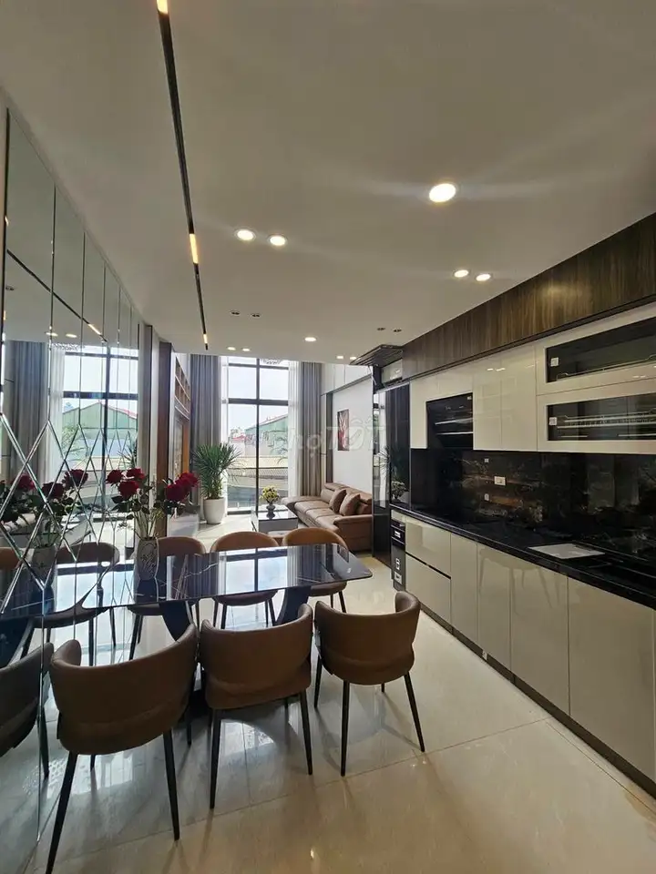 Bán nhà 8 tầng ô tô vào nhà Hoa Lâm, Long Biên hơn 10 tỷ