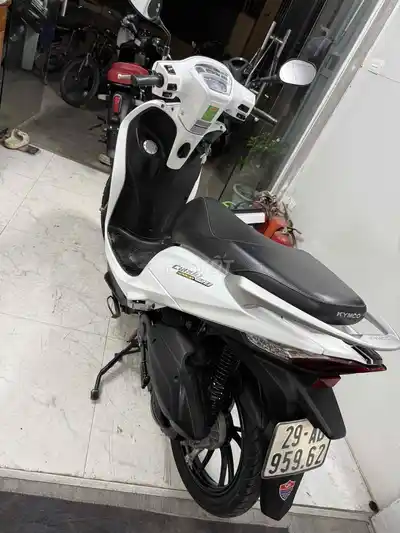 Kymco Candy Hermosa 50cc белого цвета