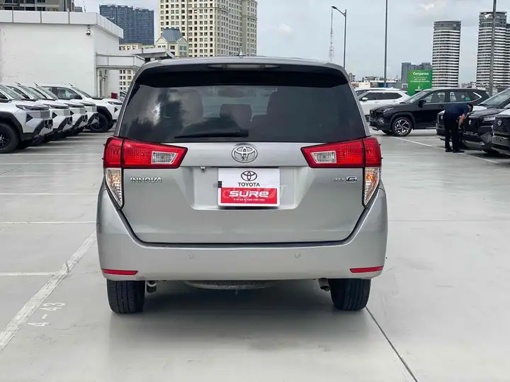 Toyota Innova 2.0G 2019, серебристый, автомат