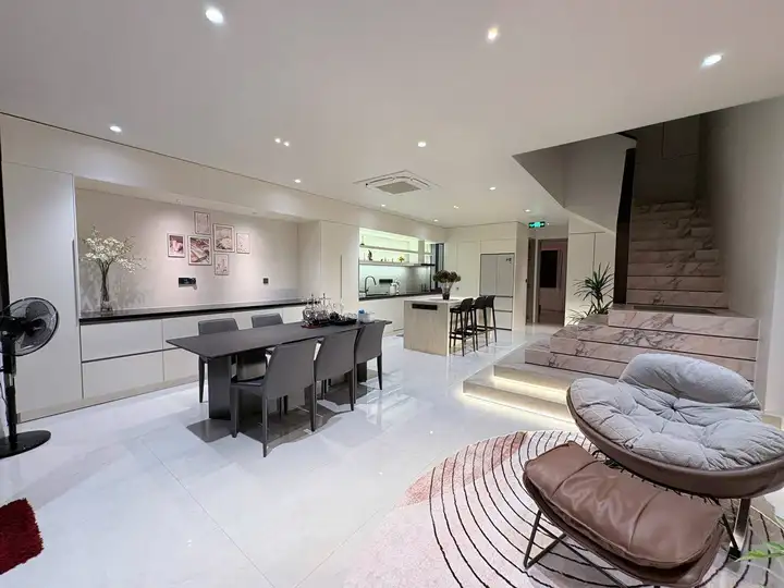 Вилла 3 этажа 4 спальни 220 м²