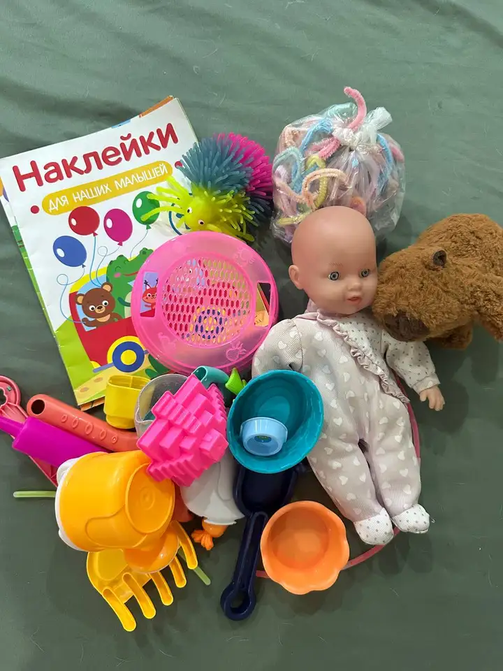 Детские вещи: кроссовки, обувь, сарафаны, игрушки, беговел, одежда