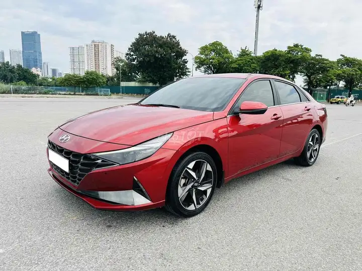 Hyundai Elantra 2022 2.0AT Красный 22000 км