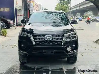 Автомобиль Toyota Fortuner 2.7L 4x2 AT 2022 - 865 миллионов