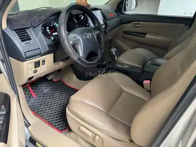 Тойота Фортунер 2.7V 2016 Бензиновая автоматическая, серебристая