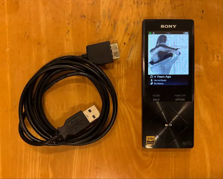 Плеер Sony NWZ-A17, Рекордер Sony PCM A10, Фонарик Fenix C6 V3