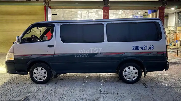 Toyota Hiace грузовой фургон 3 места