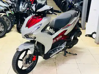 ПРОЦВЕТАЮЩИЙ МОТОЦИКЛ-HONDA AIR BLADE 125 СЕРЫЙ КРАСНЫЙ СПОРТ