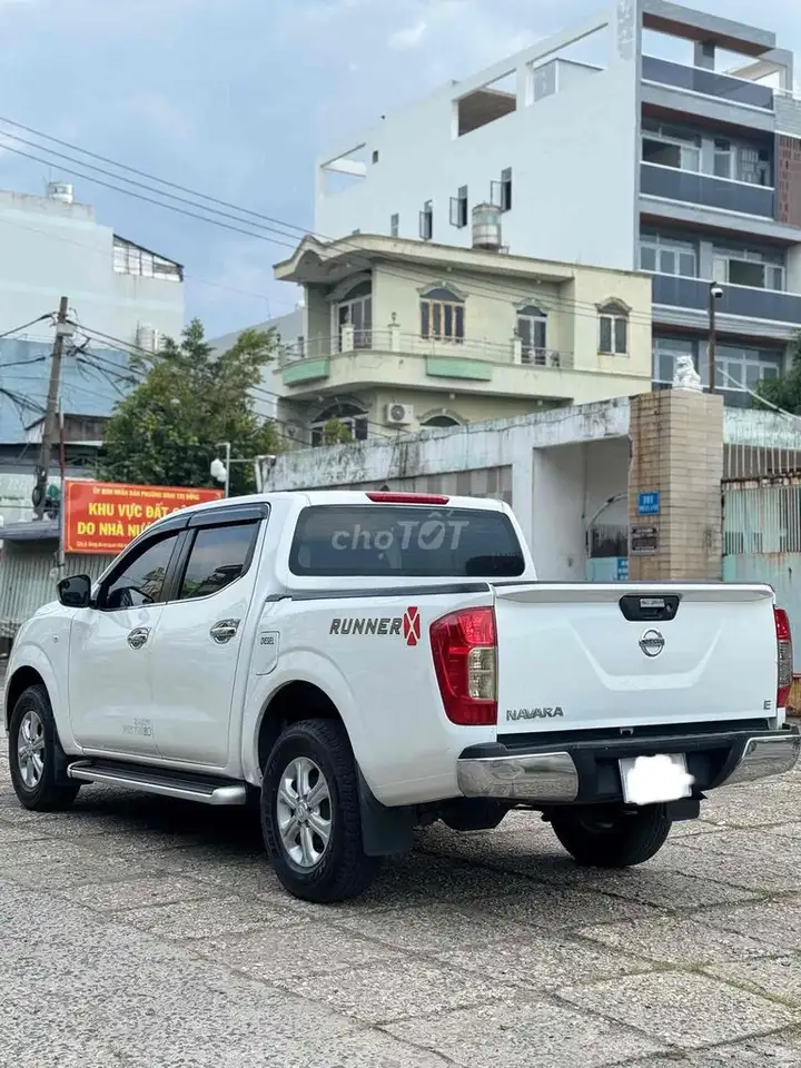 Nissan Navara 2017, белый, дизель, хошиминские номера