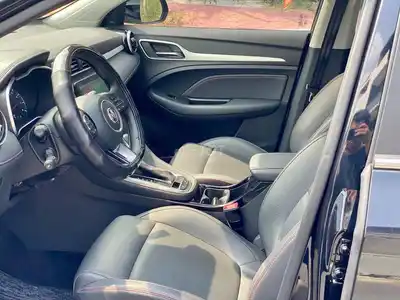 Черный кроссовер MG ZS Lux, 5 мест, автомат