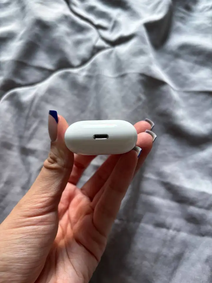 Брашинг, наушники AirPods