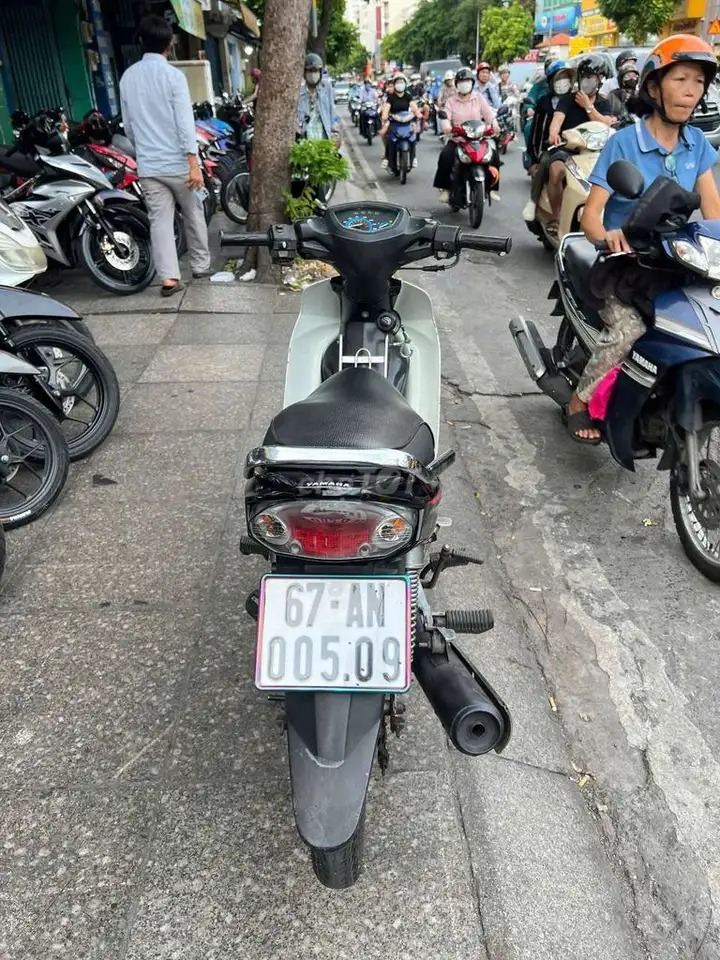 Yamaha Sirius RC 50cc 2017 черный, белый, красный