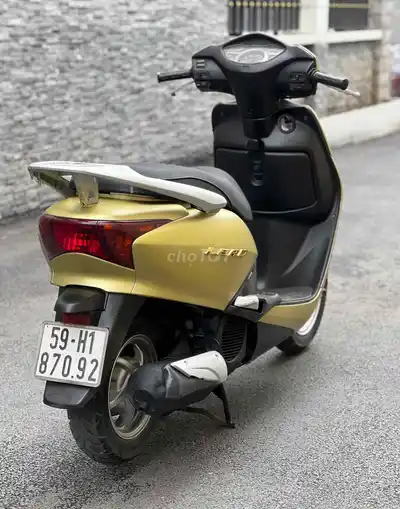 Золотой скутер Honda Lead Fi