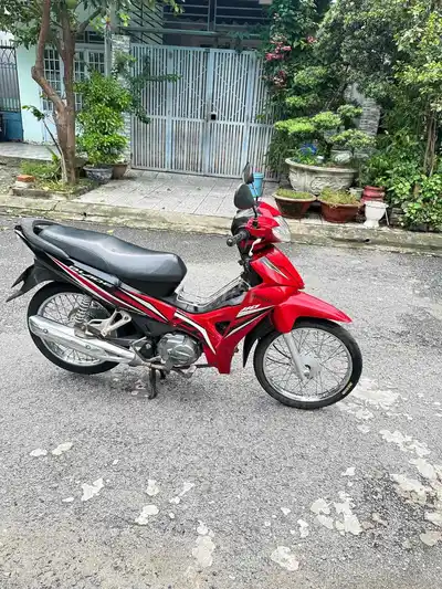 Honda Blade 2018 красный, вьетнамский бензин