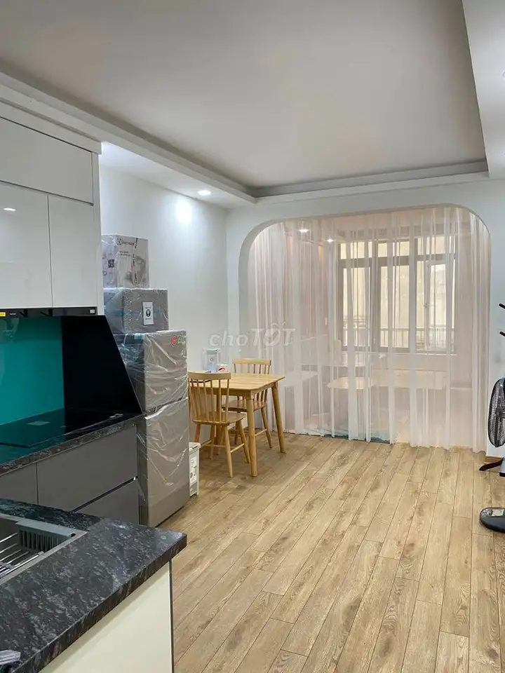Phòng trọ full đồ, có ban công, gần Hồ Ngọc Khánh, Kim Mã