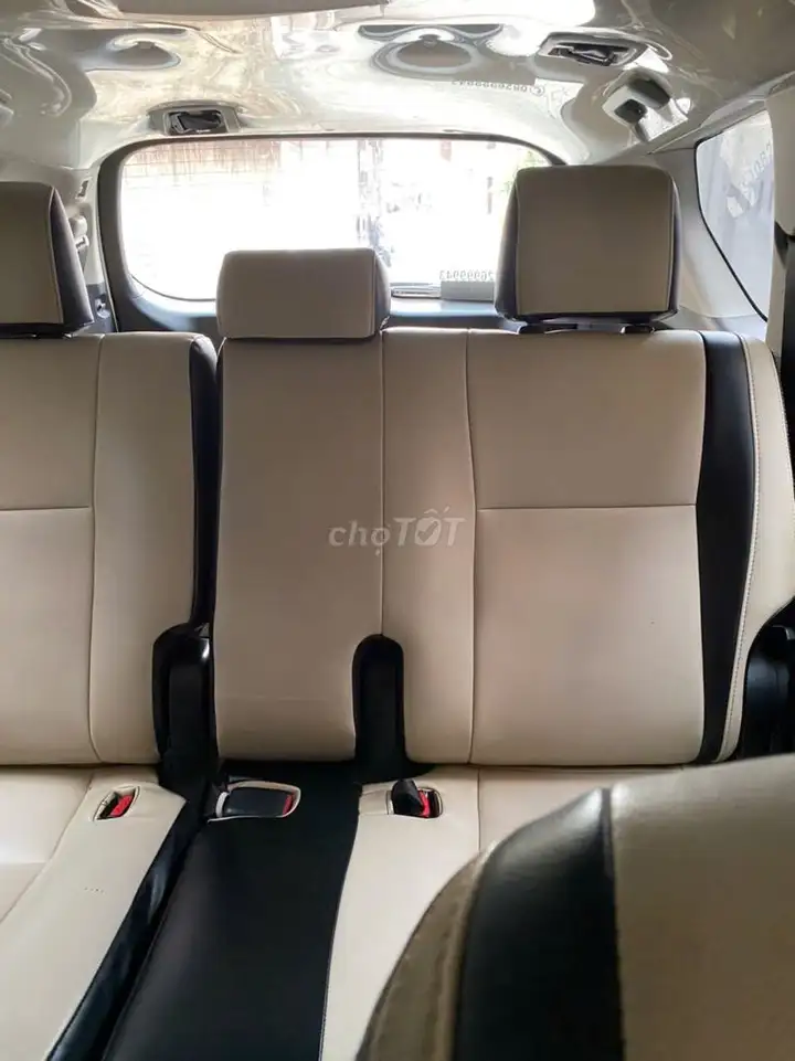 Toyota Innova 2019 МКПП белый 308261 км