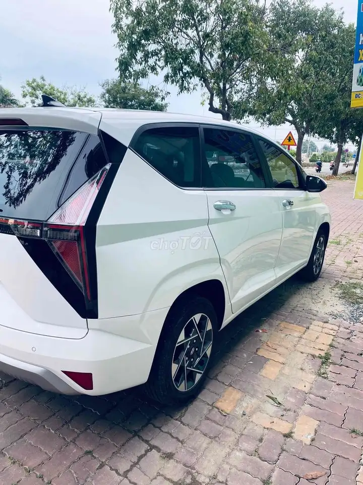Hyundai Stargazer 2022 1.5AT специальная белая