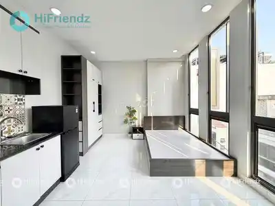 Перекресток Phú Nhuận 🔥 Студия 30м2 с балконом, окном, мебелью у парка Gia Định