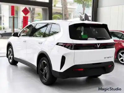 VinFast VF MPV7 2026 7 АКПП белый