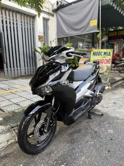 Honda Air Blade 2023 4 клапана черный серебристый в рассрочку от 8 млн