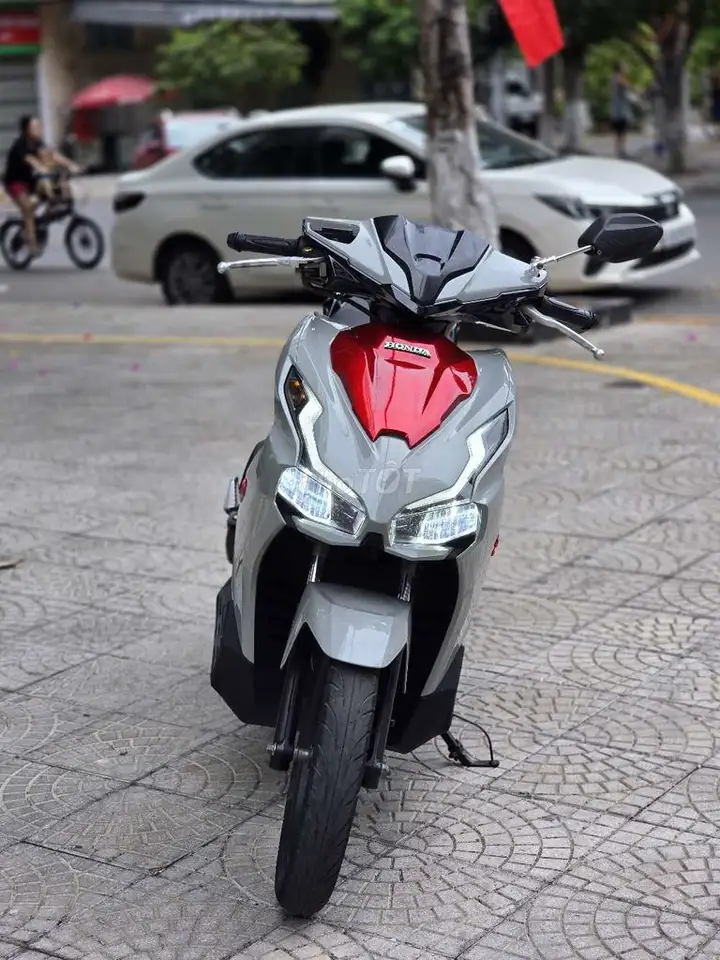 Honda Air Blade серо-цементный нового поколения