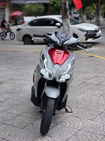 Honda Air Blade серо-цементный нового поколения