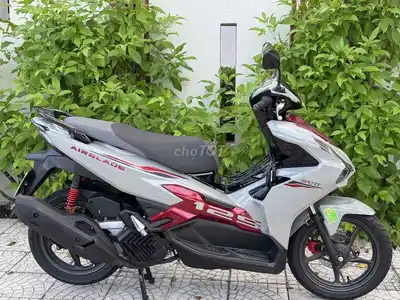 Honda Air Blade 125 4 клапана Спортивная версия 2025 Серо-красный